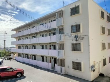 非公開: 沖縄市比屋根売アパート2億8,880万円